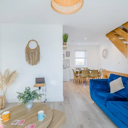 23 Coastal Comfort