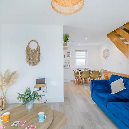 23 Coastal Comfort *